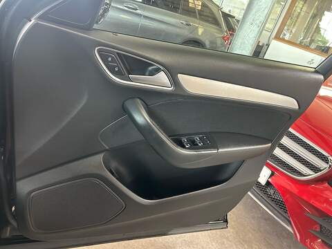 Audi Q3 TFSI CoD S line Edition - U11051