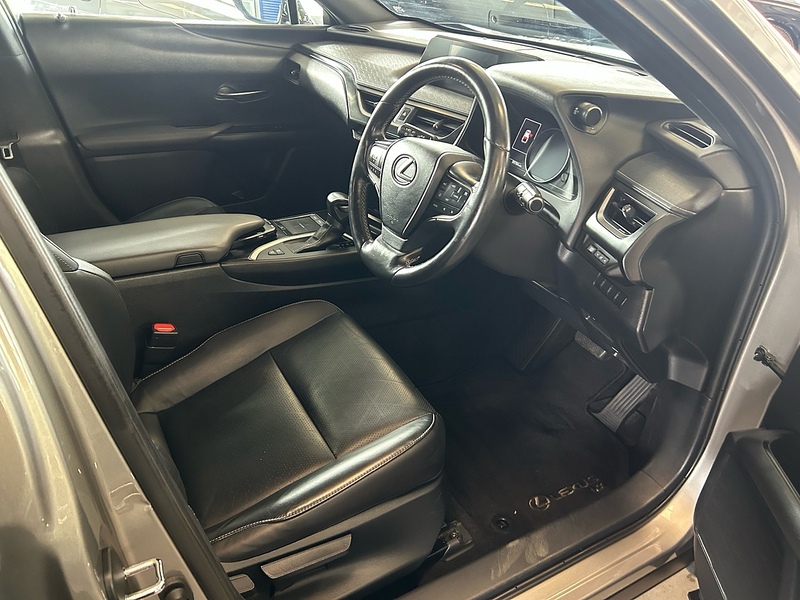 Lexus UX 250h - U11055
