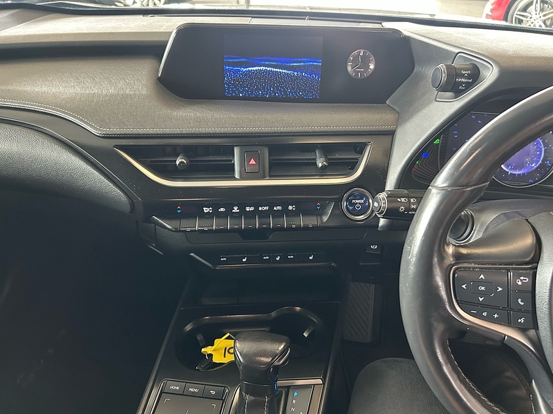 Lexus UX 250h - U11055