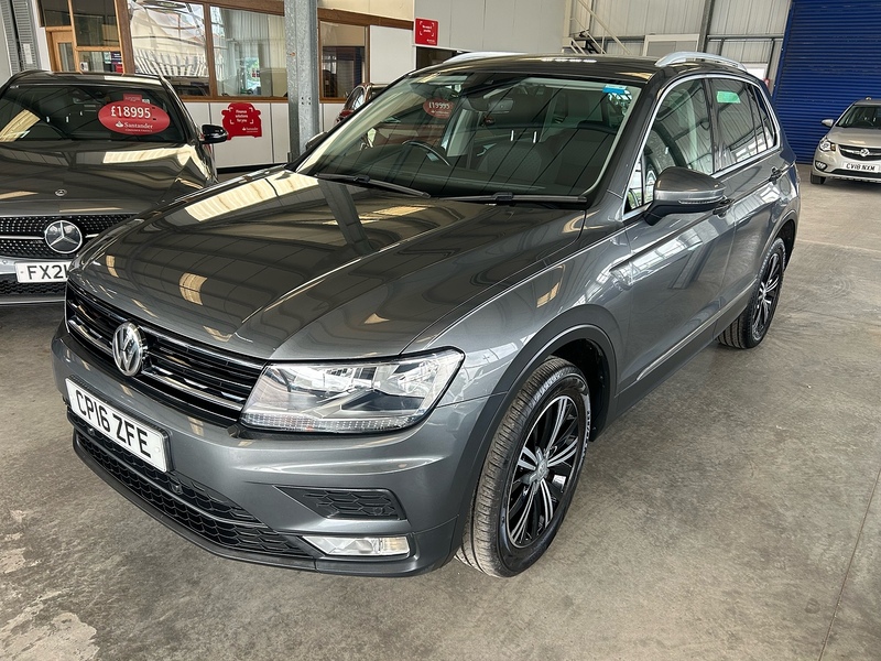 Volkswagen Tiguan TDI BlueMotion Tech SE Navigation - U11057