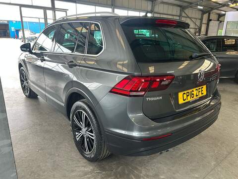 Volkswagen Tiguan TDI BlueMotion Tech SE Navigation - U11057