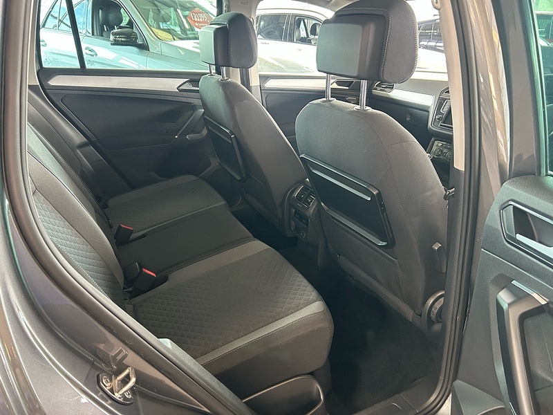 Volkswagen Tiguan TDI BlueMotion Tech SE Navigation - U11057