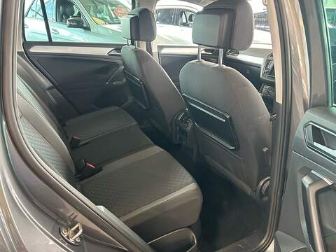 Volkswagen Tiguan TDI BlueMotion Tech SE Navigation - U11057