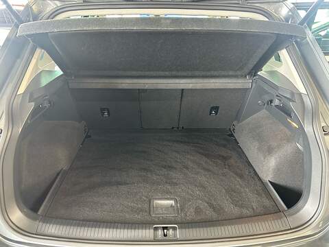 Volkswagen Tiguan TDI BlueMotion Tech SE Navigation - U11057