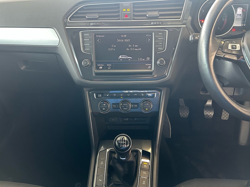 Volkswagen Tiguan TDI BlueMotion Tech SE Navigation - U11057