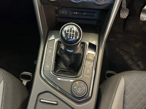 Volkswagen Tiguan TDI BlueMotion Tech SE Navigation - U11057