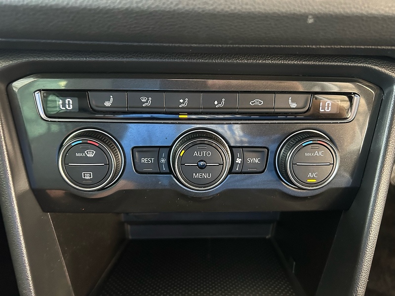 Volkswagen Tiguan TDI BlueMotion Tech SE Navigation - U11057