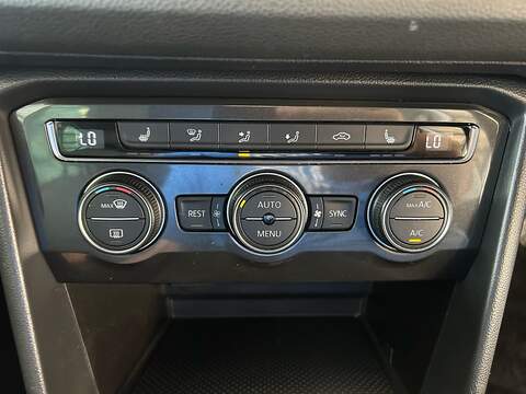 Volkswagen Tiguan TDI BlueMotion Tech SE Navigation - U11057