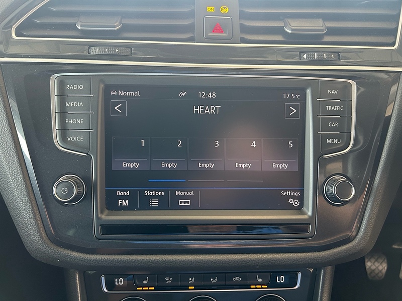 Volkswagen Tiguan TDI BlueMotion Tech SE Navigation - U11057
