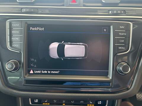 Volkswagen Tiguan TDI BlueMotion Tech SE Navigation - U11057
