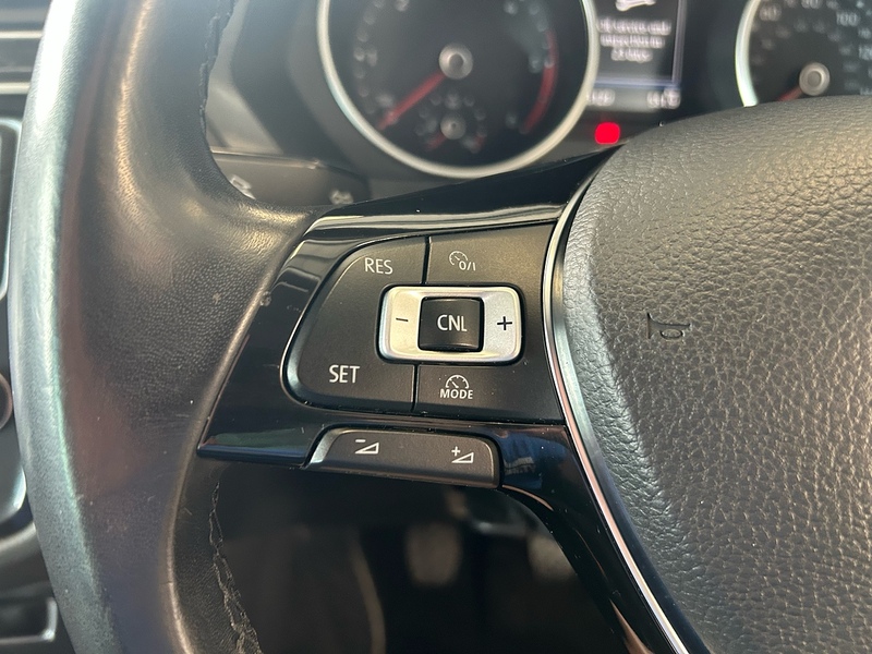 Volkswagen Tiguan TDI BlueMotion Tech SE Navigation - U11057