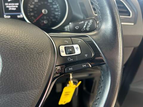 Volkswagen Tiguan TDI BlueMotion Tech SE Navigation - U11057