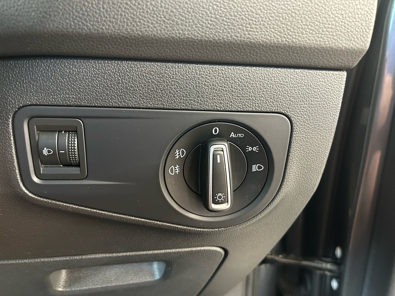 Volkswagen Tiguan TDI BlueMotion Tech SE Navigation - U11057