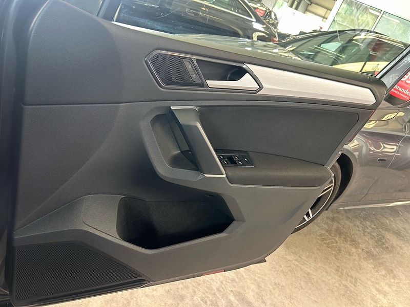 Volkswagen Tiguan TDI BlueMotion Tech SE Navigation - U11057