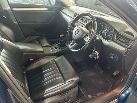 Skoda Superb TDI SE Technology - U11068