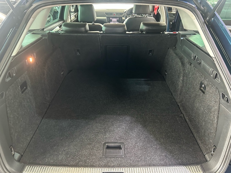 Skoda Superb TDI SE Technology - U11068