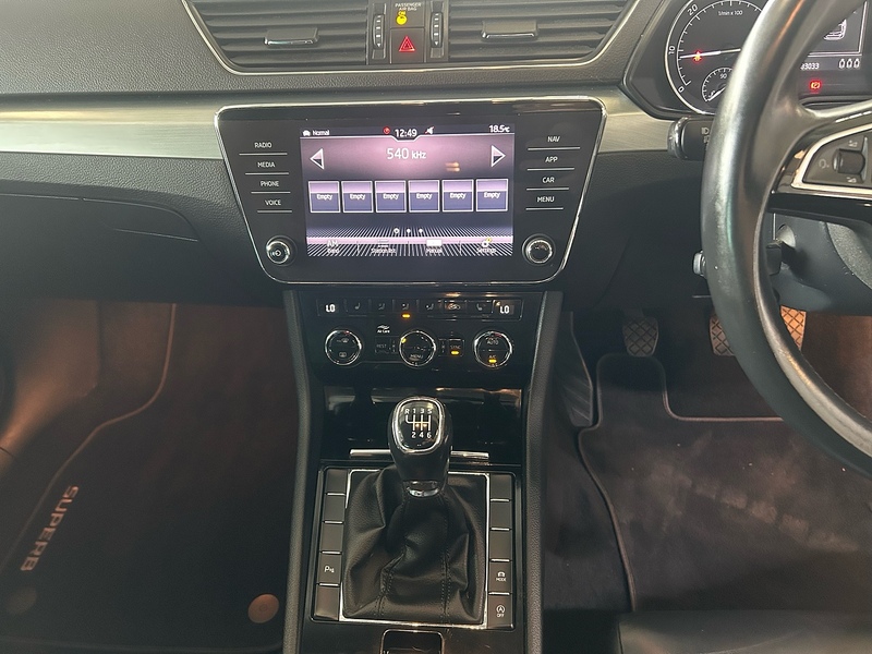Skoda Superb TDI SE Technology - U11068