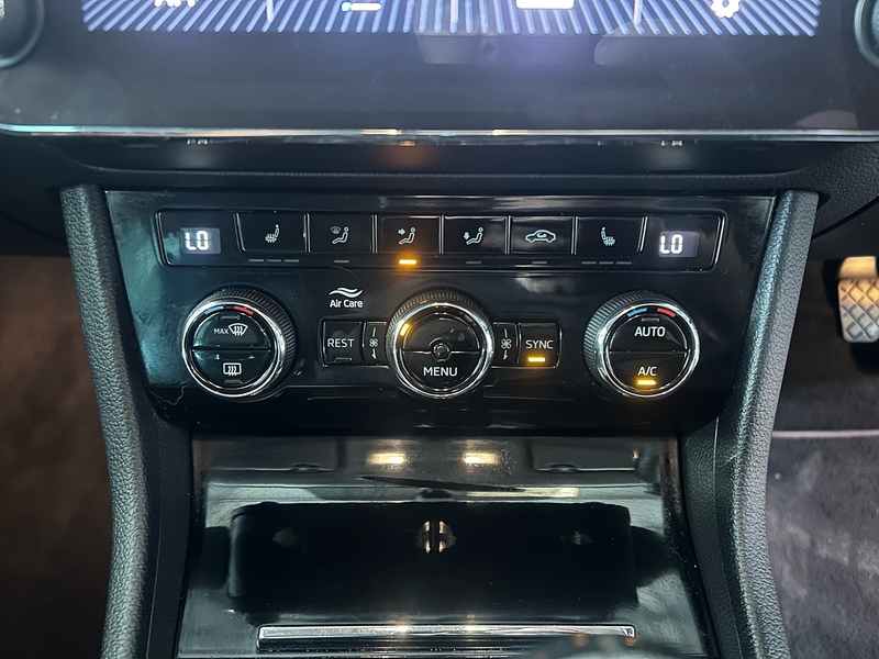 Skoda Superb TDI SE Technology - U11068