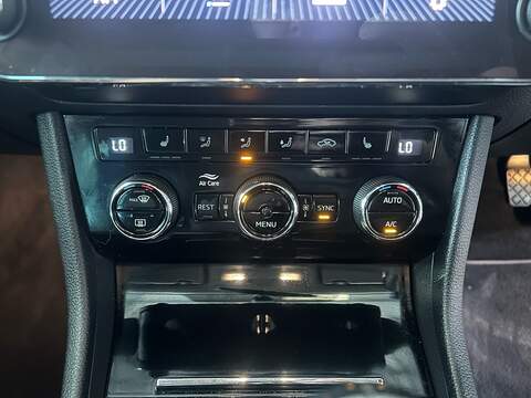 Skoda Superb TDI SE Technology - U11068