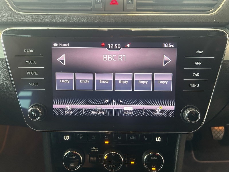 Skoda Superb TDI SE Technology - U11068