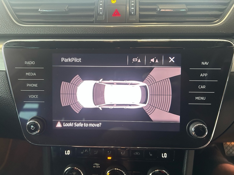 Skoda Superb TDI SE Technology - U11068