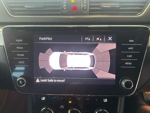 Skoda Superb TDI SE Technology - U11068