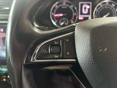Skoda Superb TDI SE Technology - U11068