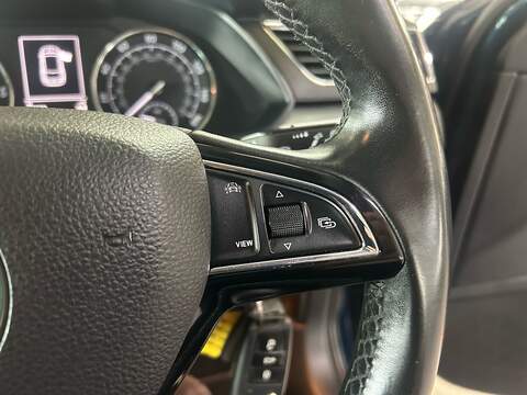 Skoda Superb TDI SE Technology - U11068