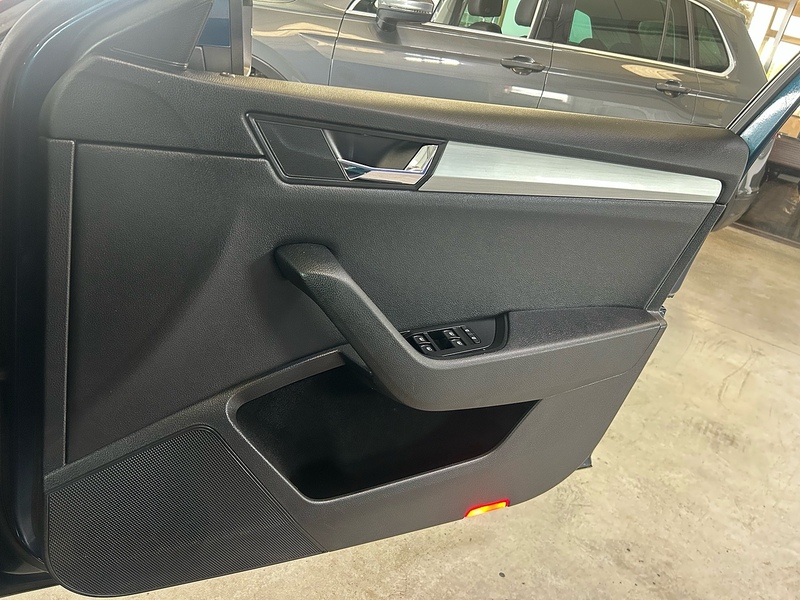 Skoda Superb TDI SE Technology - U11068