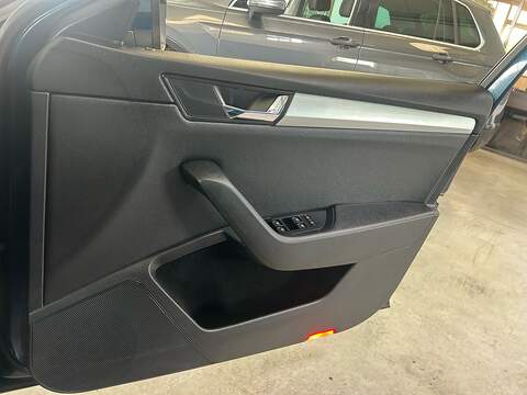 Skoda Superb TDI SE Technology - U11068