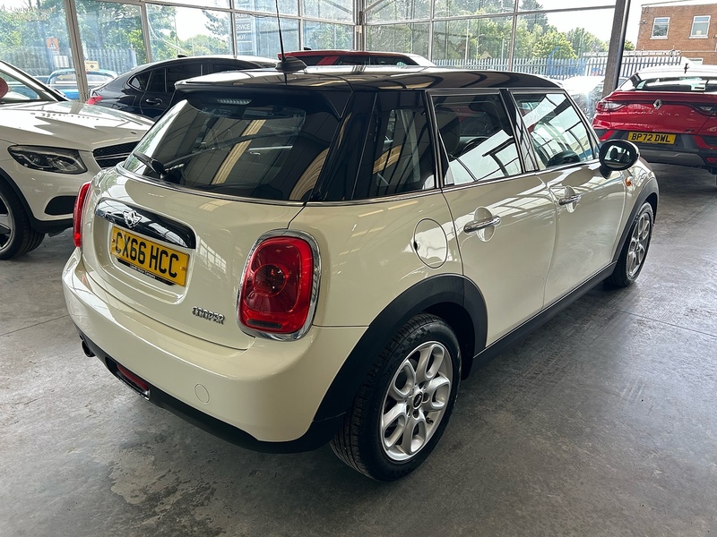 MINI Hatch Cooper - U11072