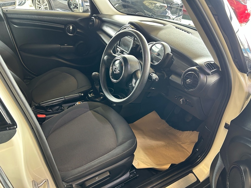 MINI Hatch Cooper - U11072