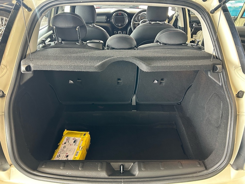 MINI Hatch Cooper - U11072