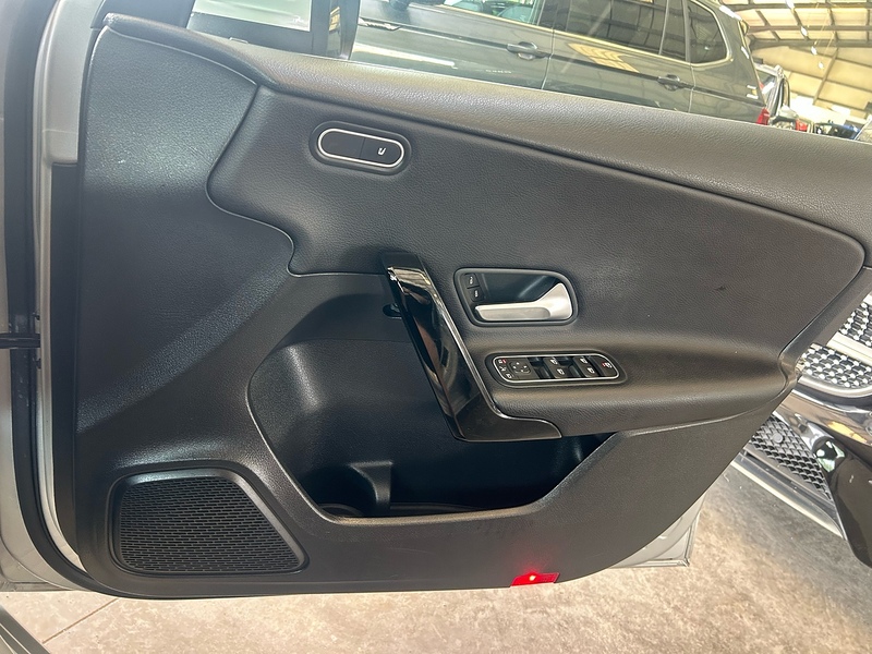 Mercedes-Benz A Class A180d SE - U11091