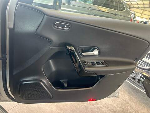 Mercedes-Benz A Class A180d SE - U11091