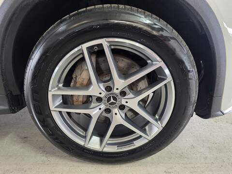 Mercedes-Benz GLC GLC220d AMG Line - U11100