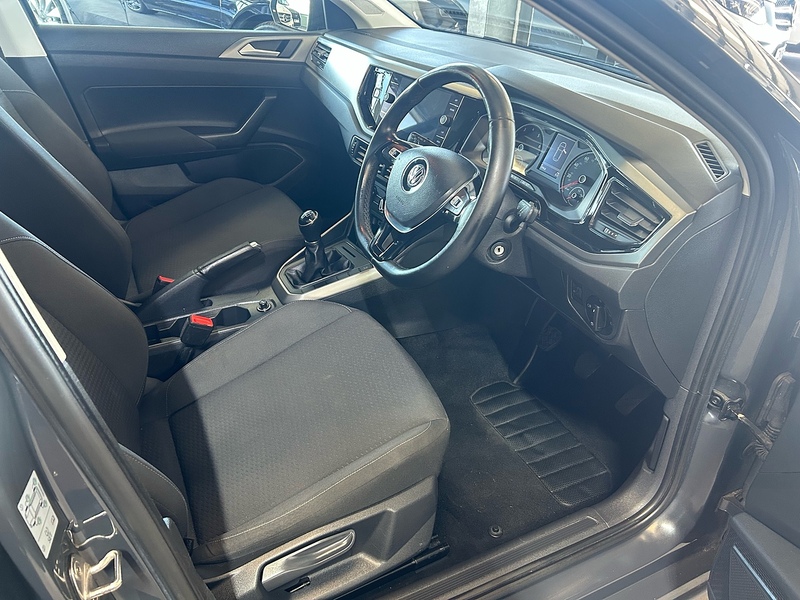 Volkswagen Polo EVO SE - U11102