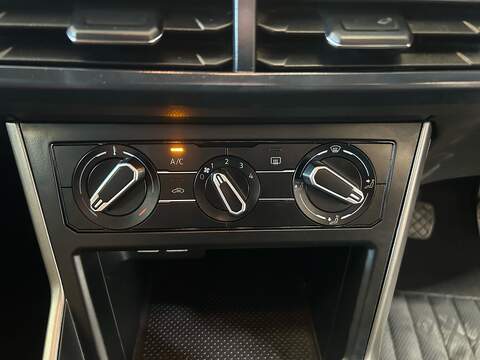 Volkswagen Polo EVO SE - U11102