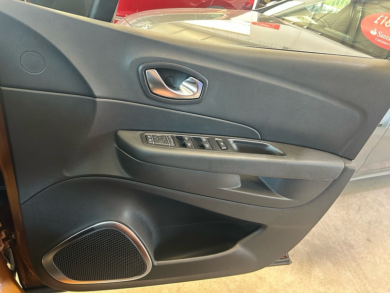 Renault Captur TCe ENERGY Iconic - U11103