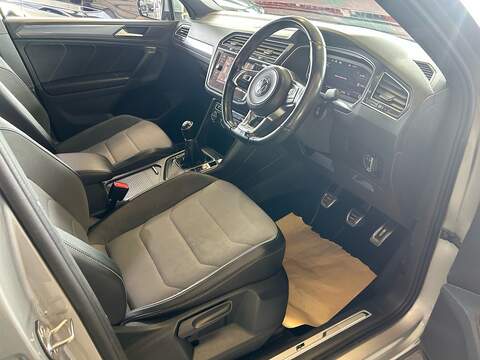 Volkswagen Tiguan TDI R-Line Tech - U11107
