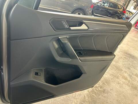 Volkswagen Tiguan TDI R-Line Tech - U11107