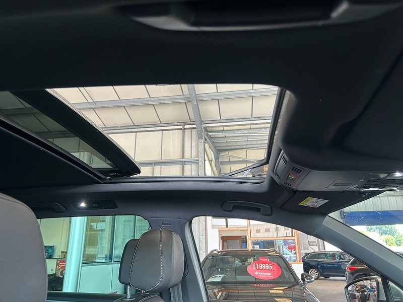 Volkswagen Tiguan TDI R-Line Tech - U11107