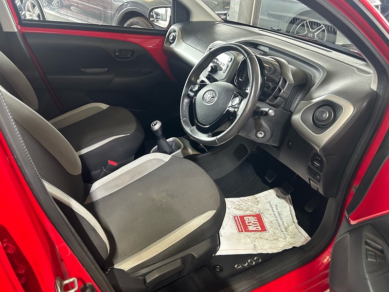Toyota AYGO VVT-i x-play - U11162