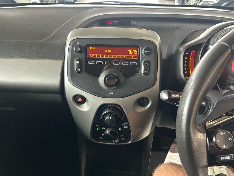 Toyota AYGO VVT-i x-play - U11162