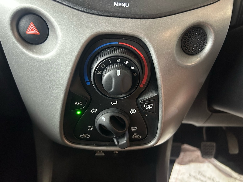 Toyota AYGO VVT-i x-play - U11162