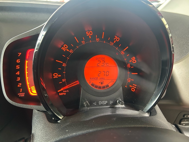 Toyota AYGO VVT-i x-play - U11162