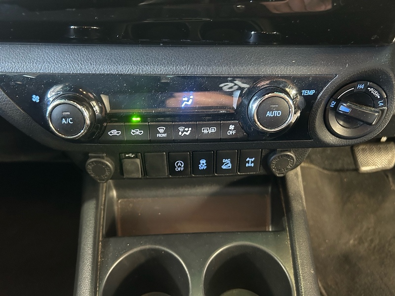 Toyota Hilux D-4D Invincible - U11202