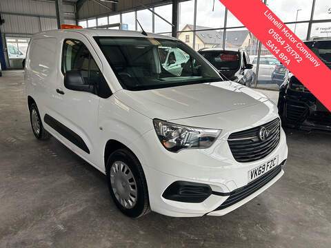 Vauxhall Combo 1.2 Turbo Elite Nav Hatchback 5dr Petrol Manual Euro 6 (s/s) (100 ps)