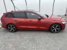 Volvo V60 B4 MHEV Plus - U7276