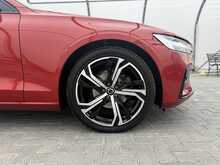 Volvo V60 B4 MHEV Plus - U7276